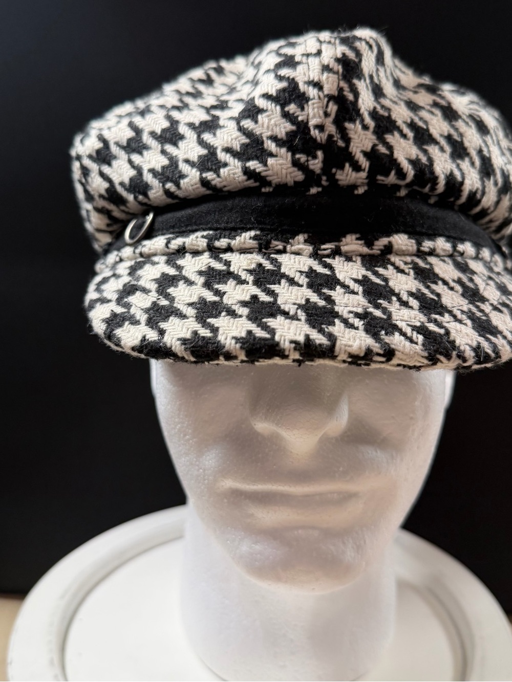 Nine West Women’s Newsboy Hat Houndstooth With Black Band And Elastic Back